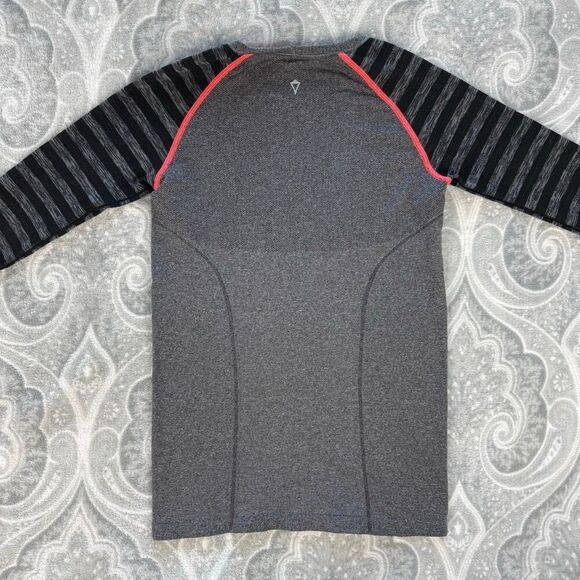 Girls Ivivva Long Sleeve - Picture 2 of 3